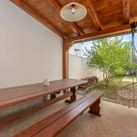 Apartment Stunning In With Wifi Sveti Filip i Jakov