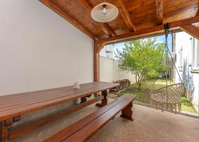 Appartamento Cozy In Sveti Filip i Jakov